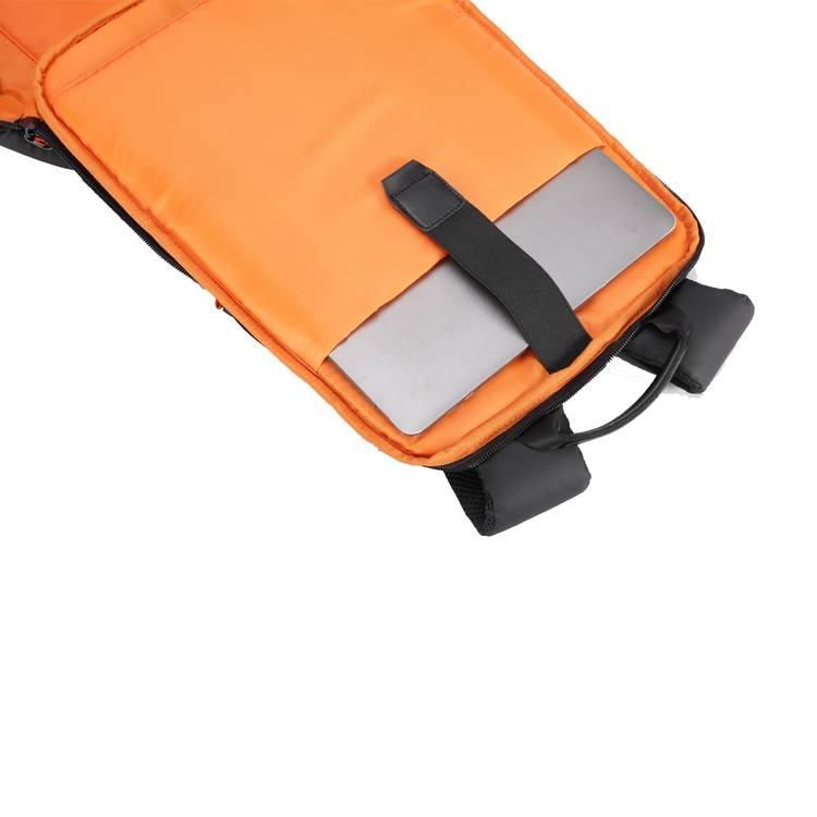 حقيبة ظهر للكمبيوتر المحمول من البولي يوريثان مقاومة للماء للألعاب من Porodo مع منفذ USB-C - أسود