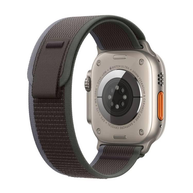 Apple Watch Ultra 2 GPS + Cellular مقاس 49 ملم مع هيكل من التيتانيوم وحلقة تريل باللون الأزرق/الأسود