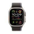 Apple Watch Ultra 2 GPS + Cellular مقاس 49 ملم مع هيكل من التيتانيوم وحلقة تريل باللون الأزرق/الأسود