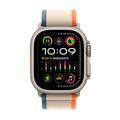 Apple Watch Ultra 2 [نظام تحديد المواقع + شبكة خلوية 49 ملم] مع هيكل من التيتانيوم وحلقة تريل برتقالية/بيج | م/ل